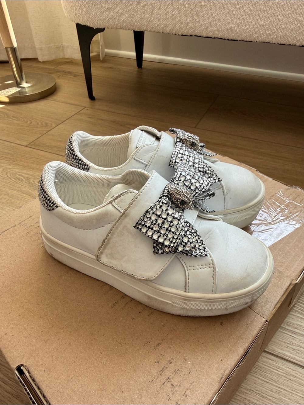 Kurt Geiger White Platform Sneaker with Rhinestone Velcro Bow US 10.5 GIRLS